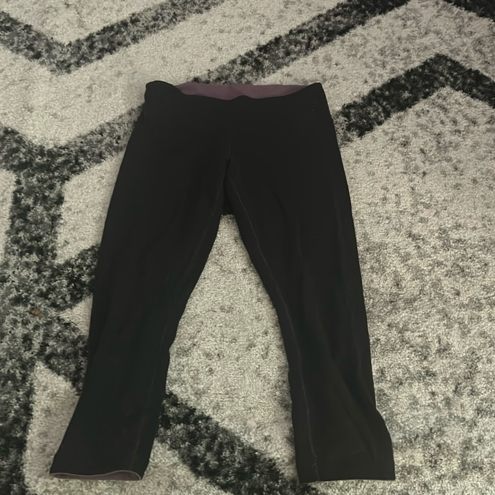 lululemon reversable capri leggings black and purple